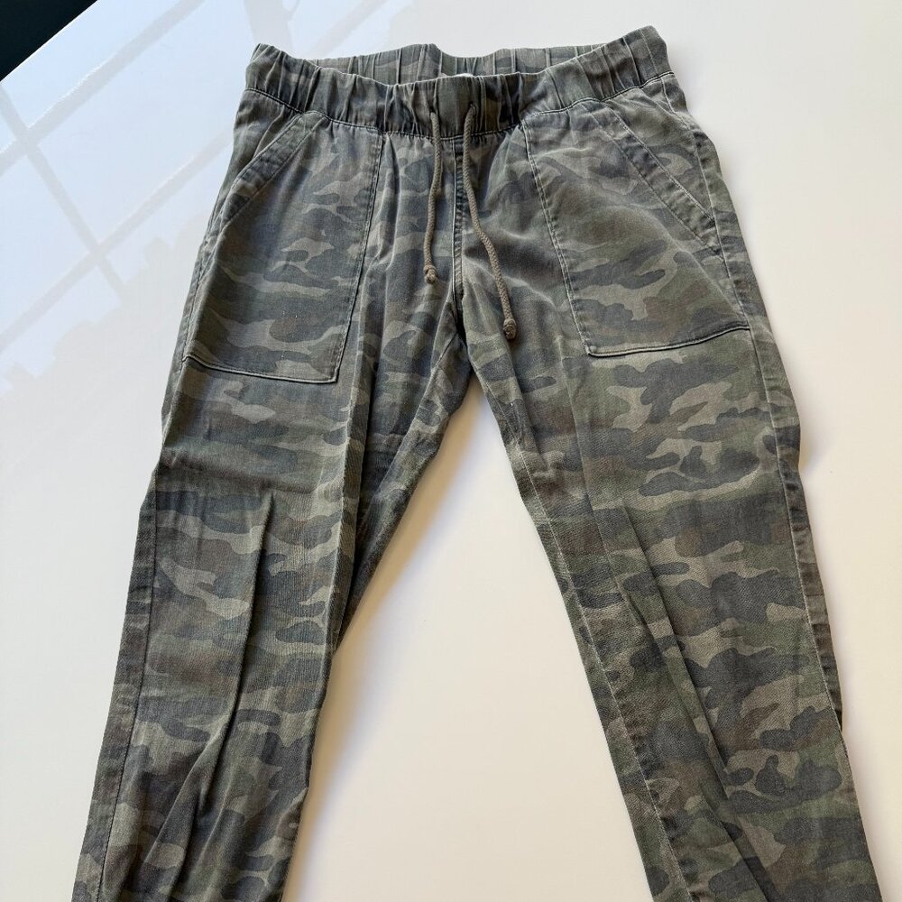 Bella Dahl Vintage Camo Drawstring Elastic Joggers - M